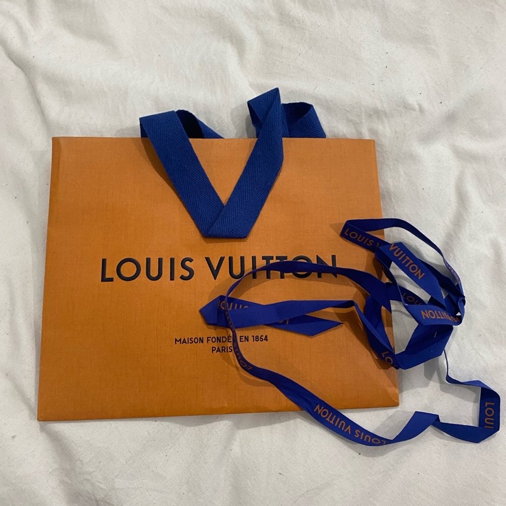 New small shopping bag good for replacements or reselling